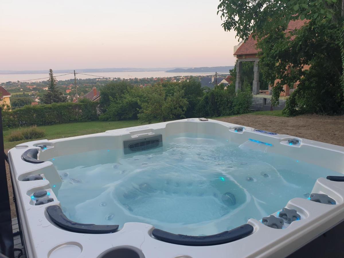 Lakeview Apartments Balatonfuered Экстерьер фото