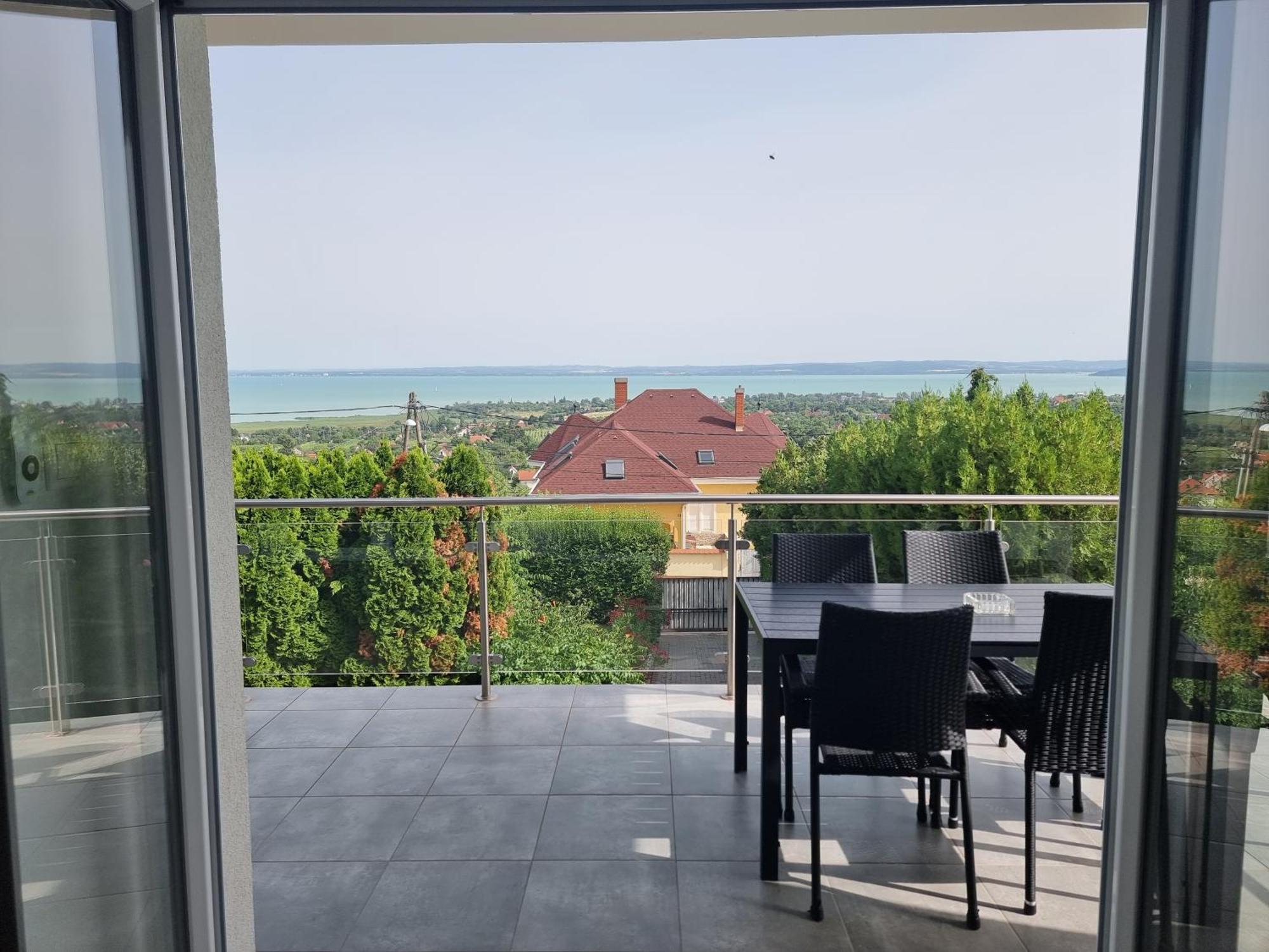Lakeview Apartments Balatonfuered Экстерьер фото
