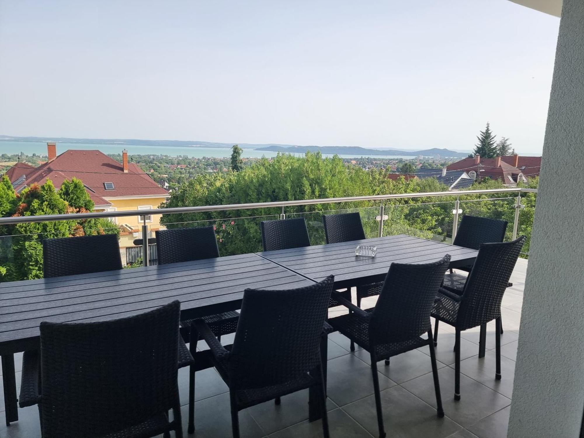 Lakeview Apartments Balatonfuered Экстерьер фото